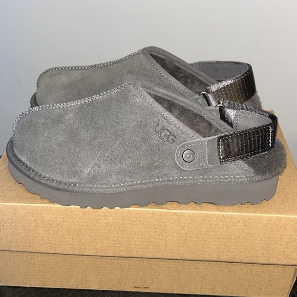 UGG Clogs - Picture 3 of 10